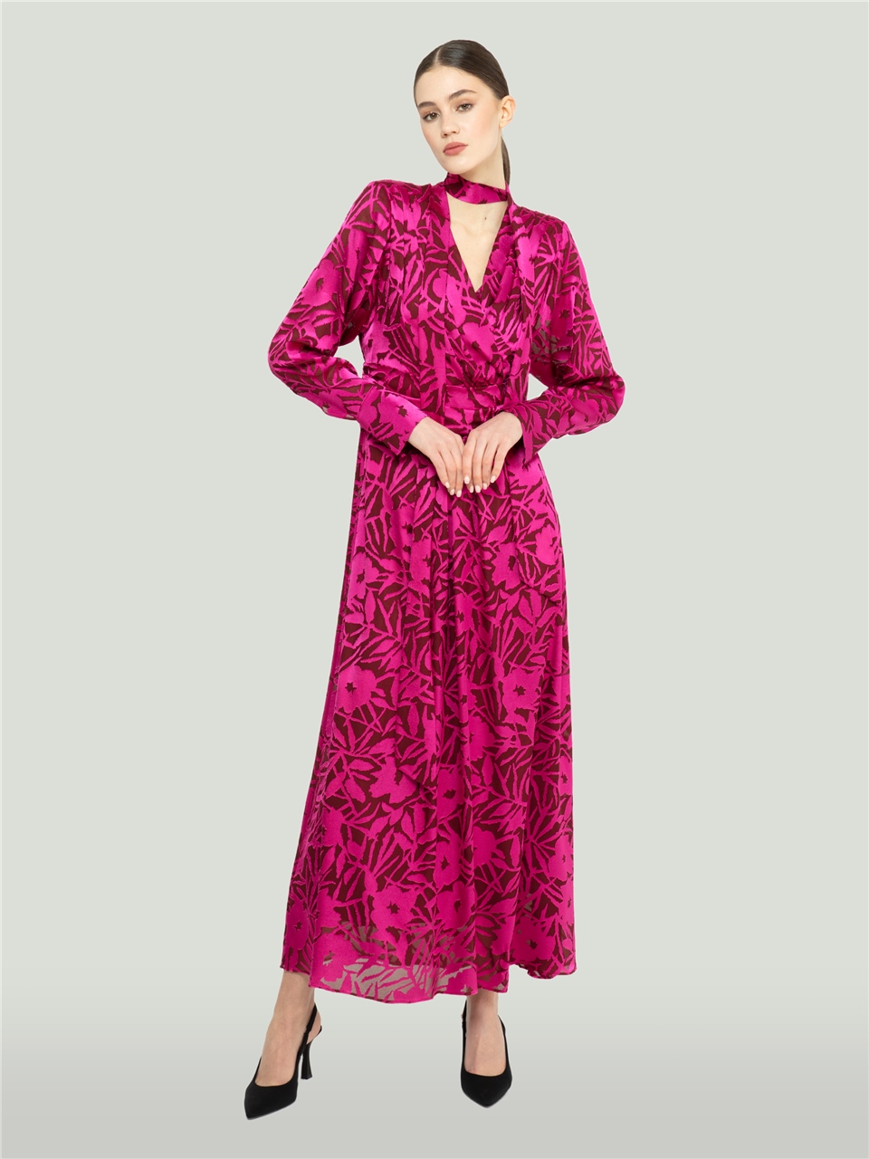 QS2245090-Fular Detaylı Desenli Elbise-BAQA